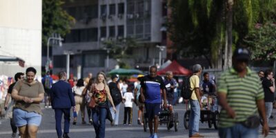 CCJ do Senado analisa PEC que pode acabar com a escala 6x1