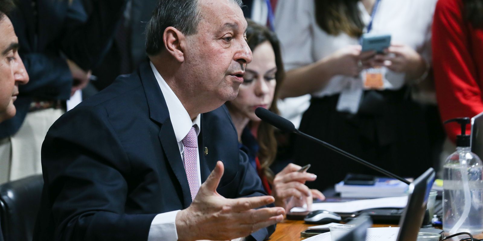 CCJ do Senado avança com proposta de jornada de 40 horas semanais