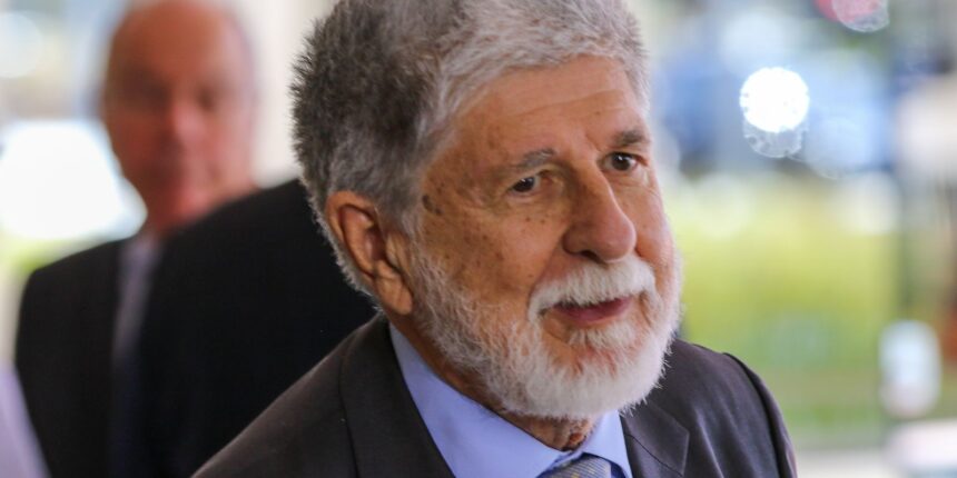 Celso Amorim acusa Trump de usar tarifas para pressionar o Brasil