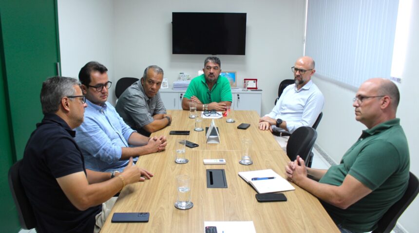 Comerciantes discutem segurança viária na Orla com a SMTT