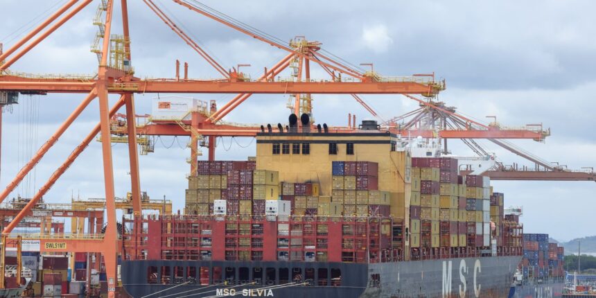 Comércio exterior cresce 6,8% e Brasil fecha julho no azul