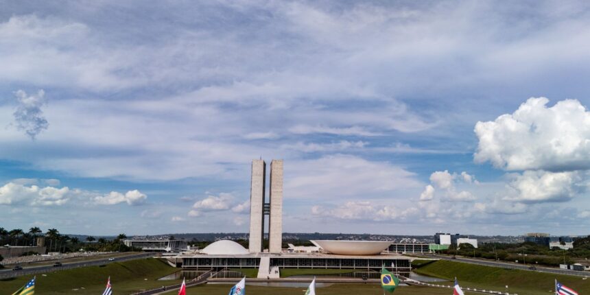 Congresso volta do recesso e adia votações para agosto