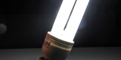 Conta de luz terá cobrança extra em setembro; Aneel mantém bandeira amarela