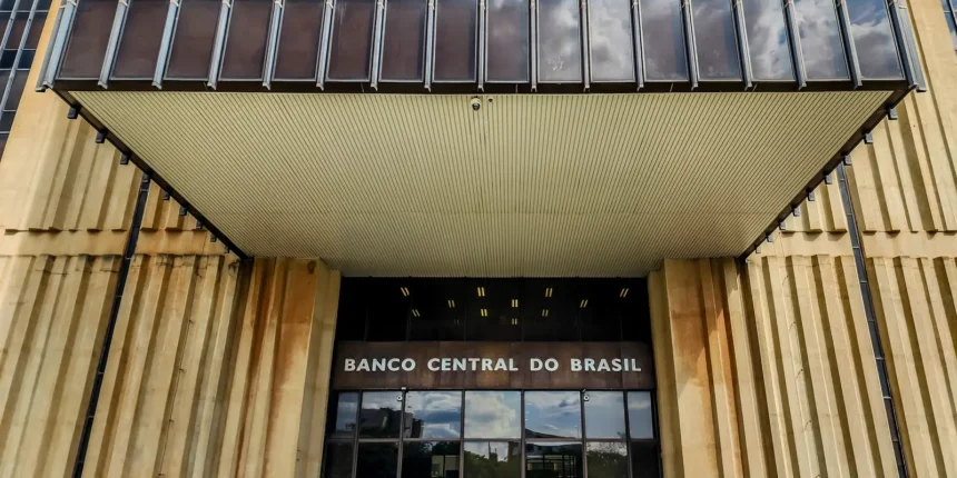 Copom corta juros e leva Selic a 14% ao ano
