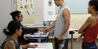 Eleitorado jovem encolhe 5,5 milhões e muda peso político no Brasil