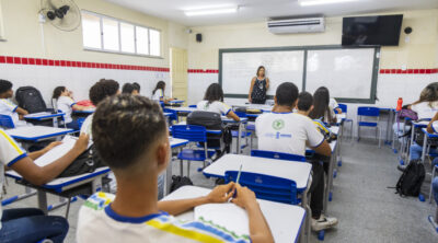 Ensino médio integral de Sergipe supera parcial no Ideb 2025