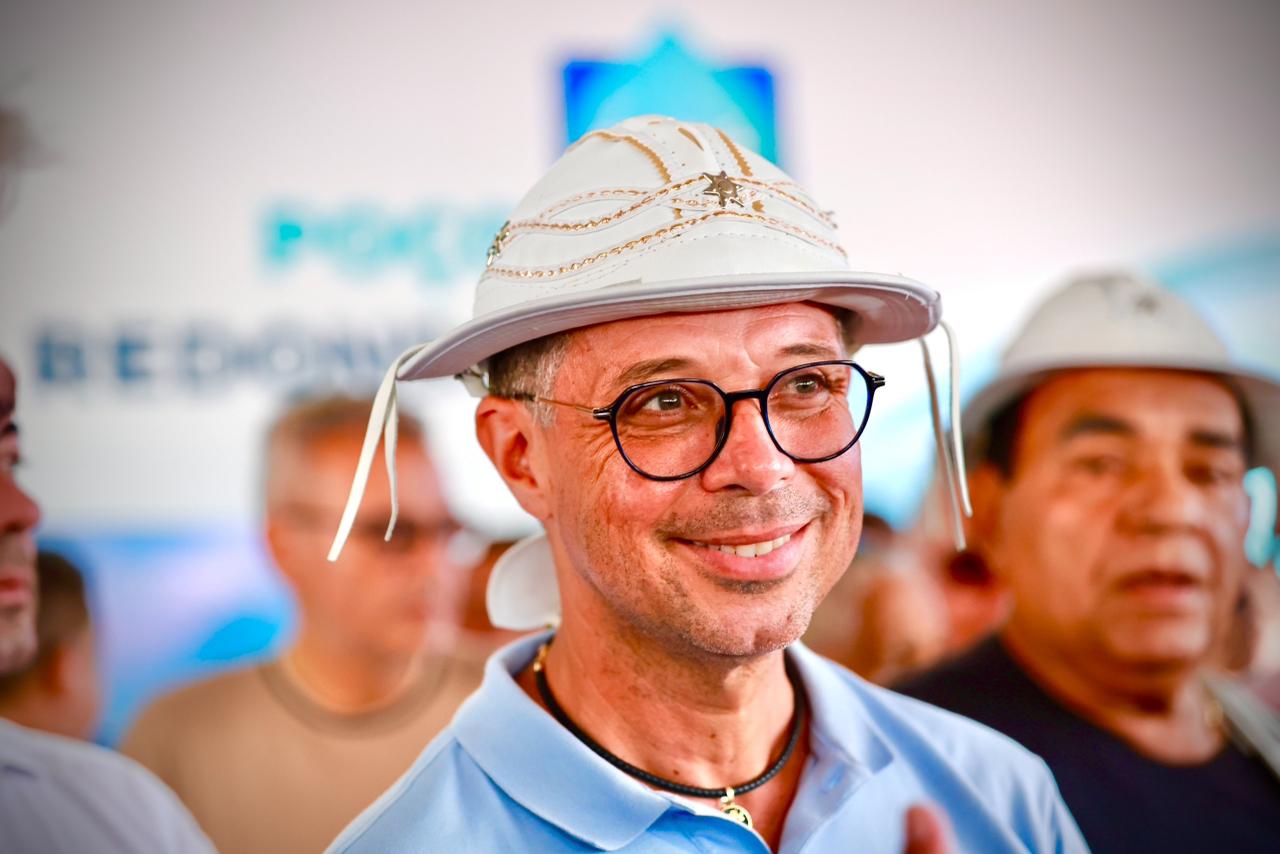 Poço Redondo: Fábio Mitidieri destaca adutora e sistema de água de R$ 25,1 milhões 4 Governador Fábio Mitidieri em agenda no Alto Sertão sergipano