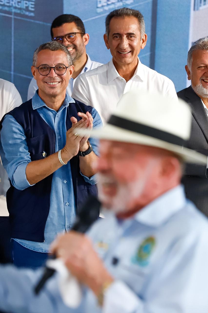 Governador Fábio reúne apoiadores em Cristinápolis e destaca obras em Sergipe 7 Fábio Mitidieri em encontro com apoiadores em Cristinápolis
