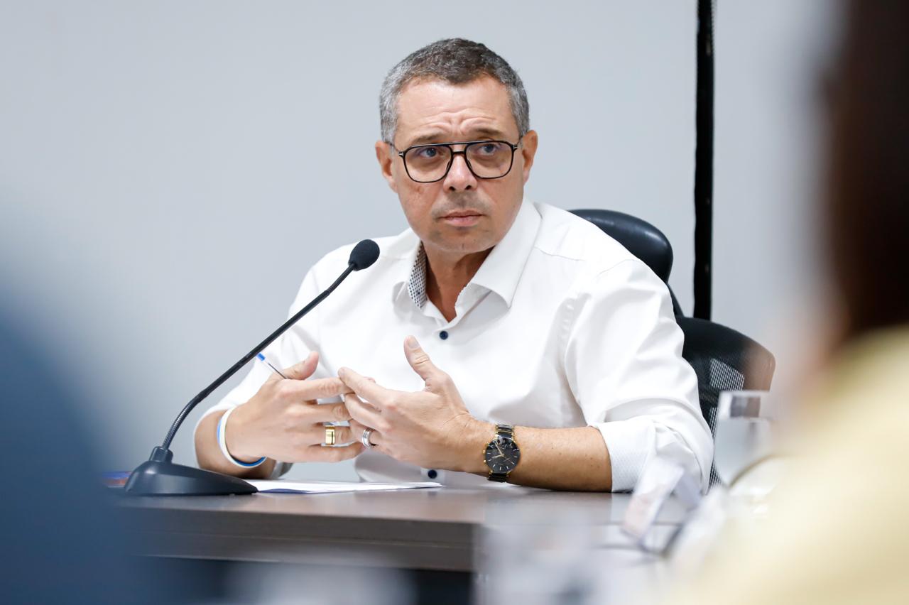 Após apelo, funcionários da VRS Transportes são recebidos pelo governador 5 Governador Fábio Mitidieri em reunião com trabalhadores da VRS Transportes