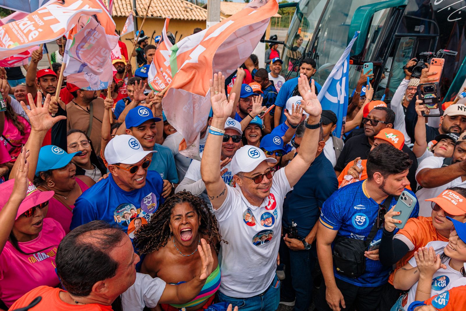 Na grande carreata, Fábio apresenta ponte Aracaju–Barra de R$ 838 milhões 21 Carreata do governador Fábio Mitidieri na zona norte de Aracaju
