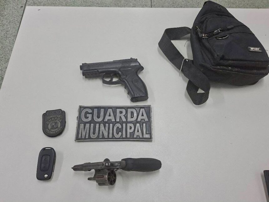 GMA apreende arma e simulacro em carreta parada em Aracaju