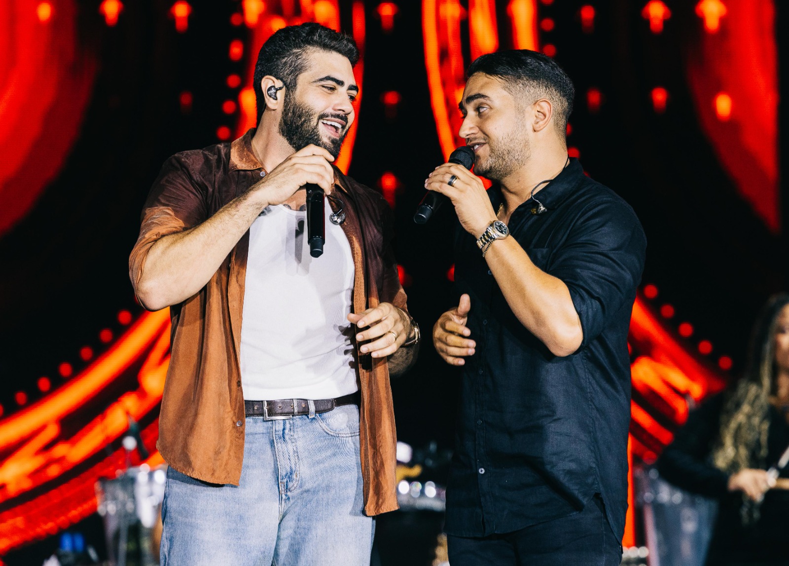 Henrique & Juliano comandam noite mais aguardada da Vaquejada de Lagarto