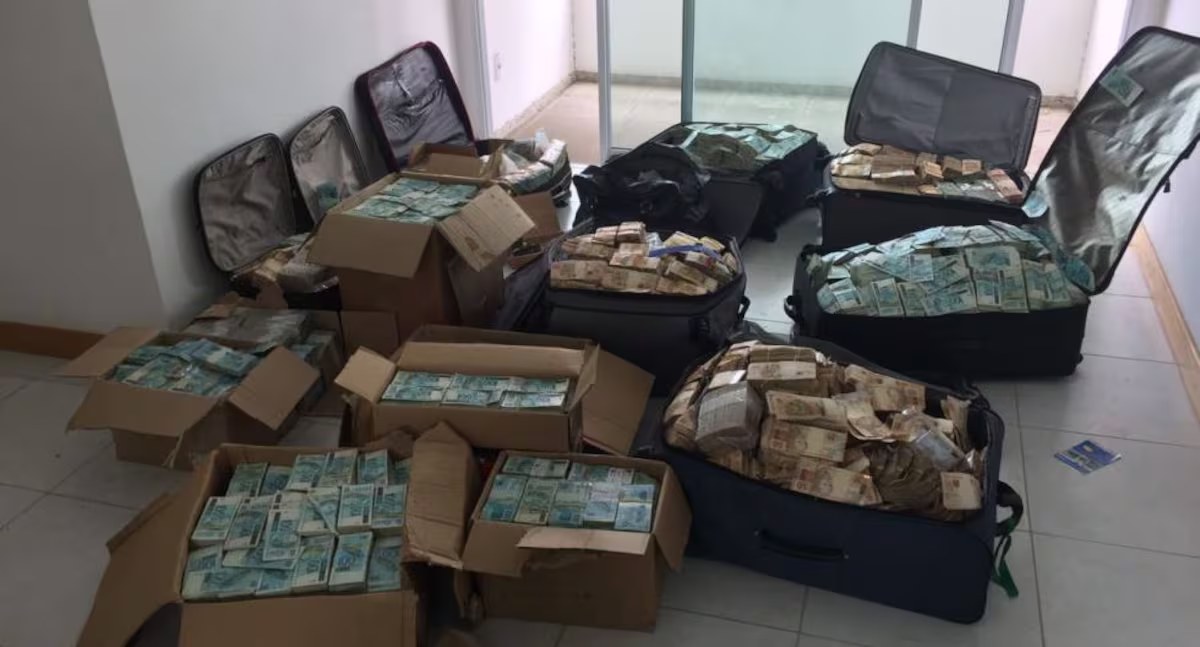 Indicação de Geddel para a Segurança Pública da Bahia agita a campanha 2 Malas e caixas com maços de dinheiro encontrados pela Polícia Federal em apartamento em Salvador