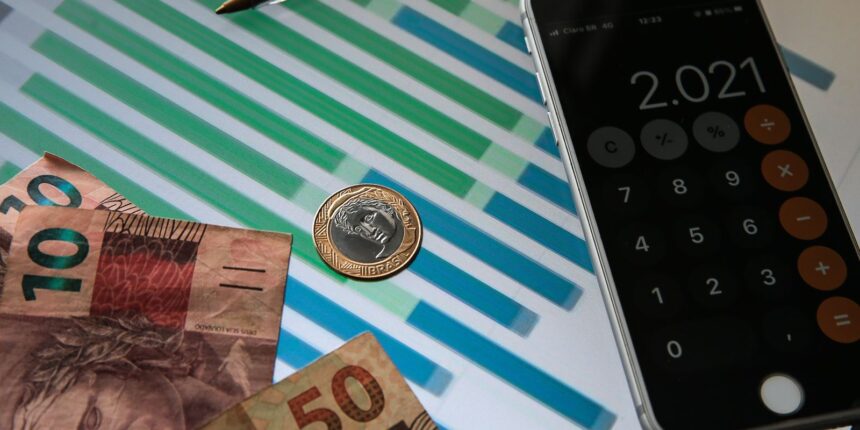 Mercado prevê Selic de 13,75% e inflação menor em 2026