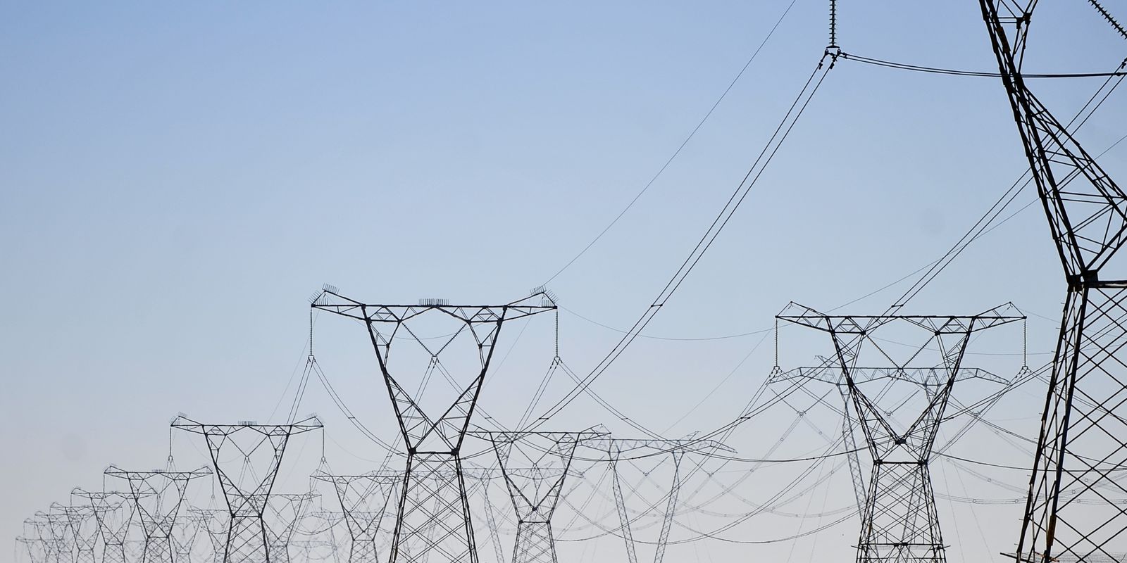 ONS limita usinas neste domingo para evitar excesso de energia no país