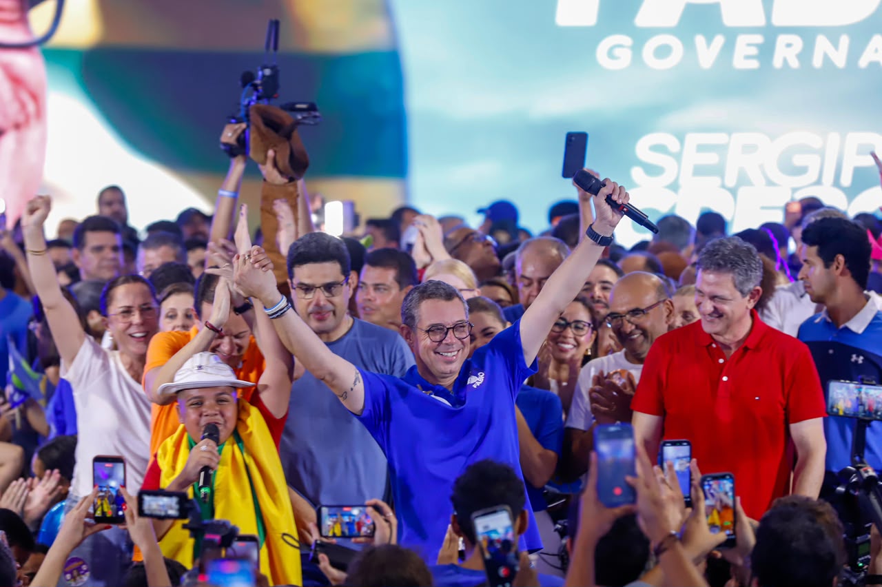 Pesquisa CTAS aponta vitória de Fábio no primeiro turno com 58,8% dos votos válidos 4 Governador Fábio Mitidieri durante agenda de campanha em Sergipe