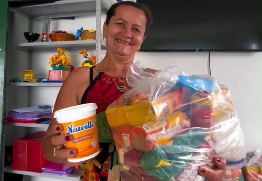 Prefeitura de Dores entrega cestas básicas a famílias vulneráveis