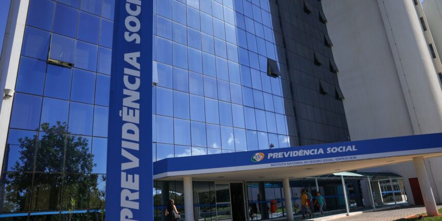 Previdência corta R$ 5 bilhões da previsão de gastos do INSS em 2027