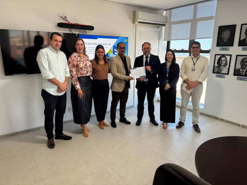 Receita Federal premia núcleo da Estácio por apoio gratuito em Sergipe