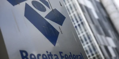 Receita paga R$ 1,24 bi em restituições do IR nesta segunda-feira