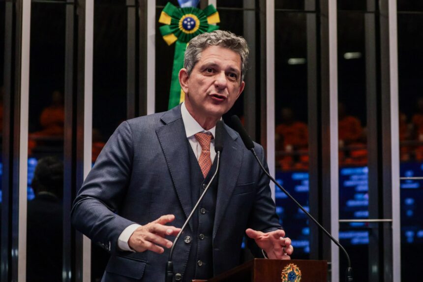 Rogério Carvalho cobra mudança de atitude dos homens contra a violência