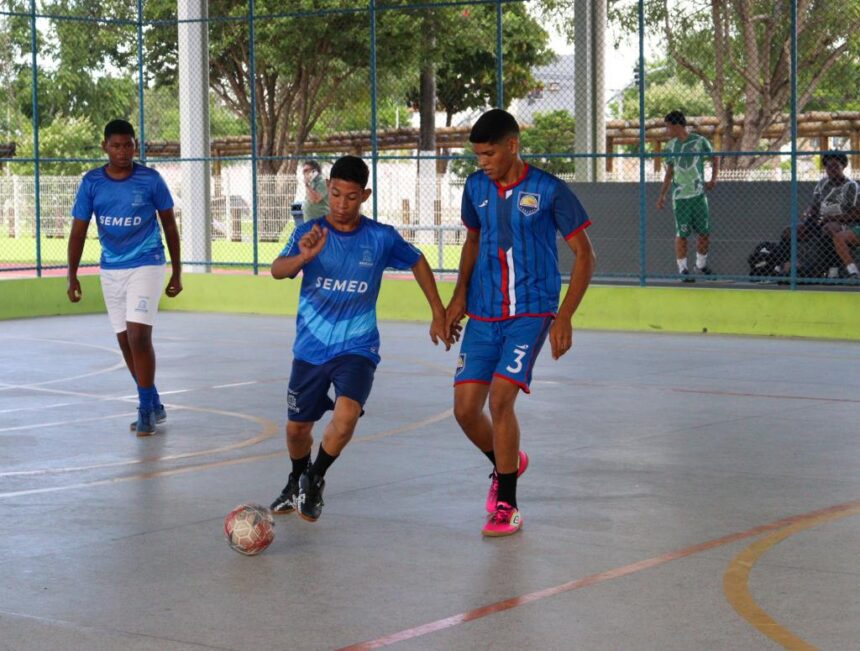 Semana da Juventude abre com futsal de alunos da rede municipal