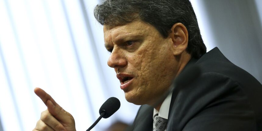 Tarcísio reúne 12 partidos e oficializa busca por novo mandato em SP
