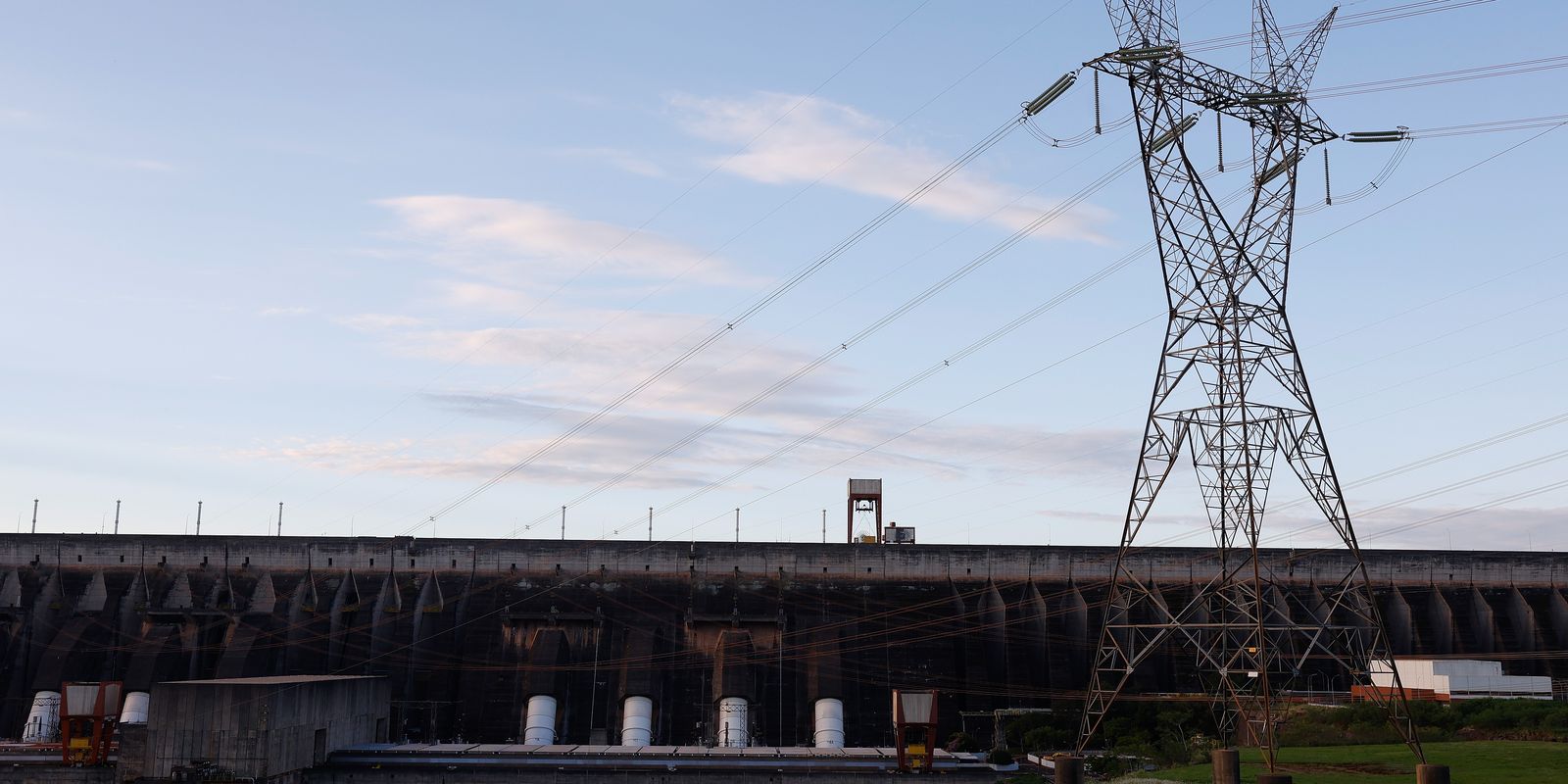 Aneel zera tarifa extra e reduz conta de luz a partir de outubro