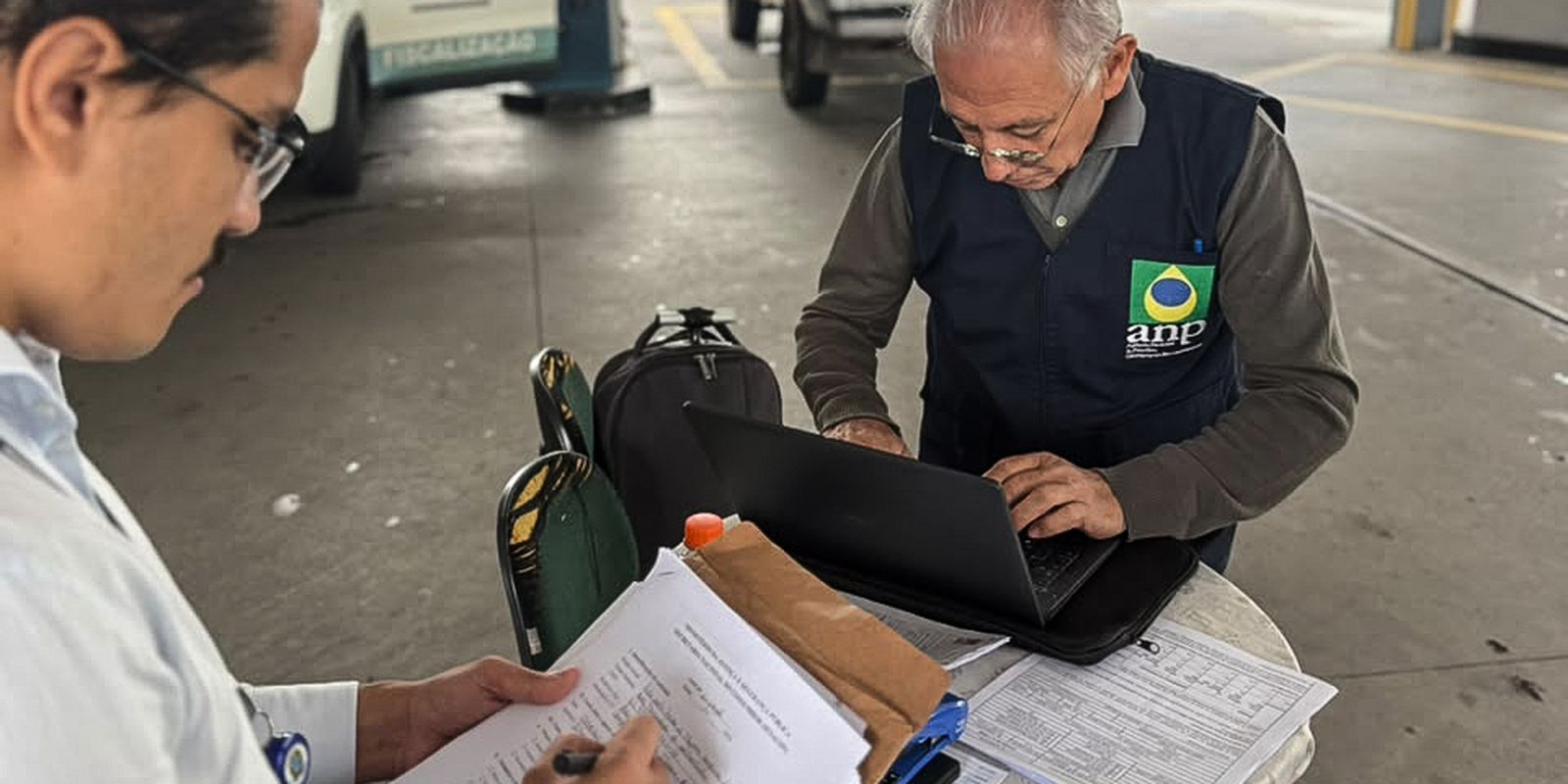 ANP multa distribuidoras após margens de combustíveis subirem 1.350%