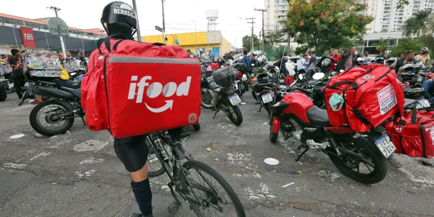 Apps impõem jornadas maiores e renda por hora menor a 2 milhões