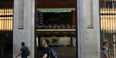 Bolsa avança com petróleo em alta e dólar recua a R$ 5,15