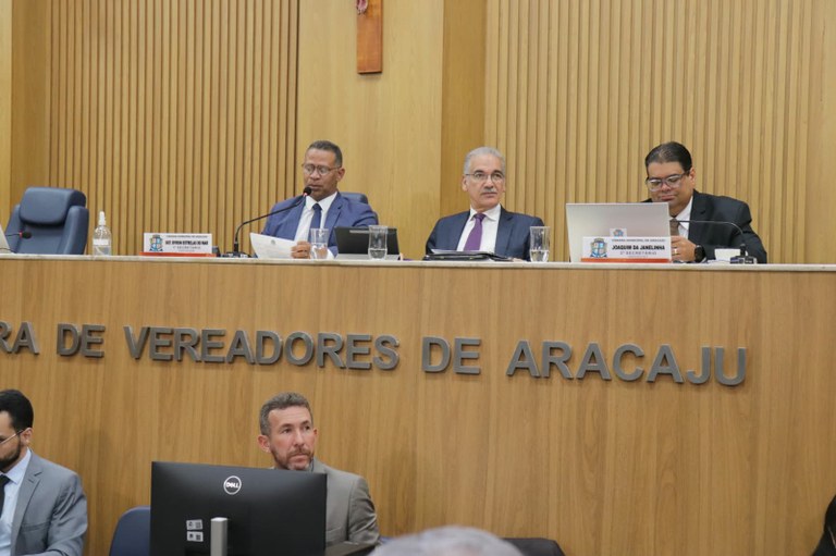 Câmara de Aracaju aprova nome de promotora em rua e mais 13 matérias