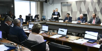 CCJ do Senado avança com fim da escala 6x1 e jornada de 40 horas