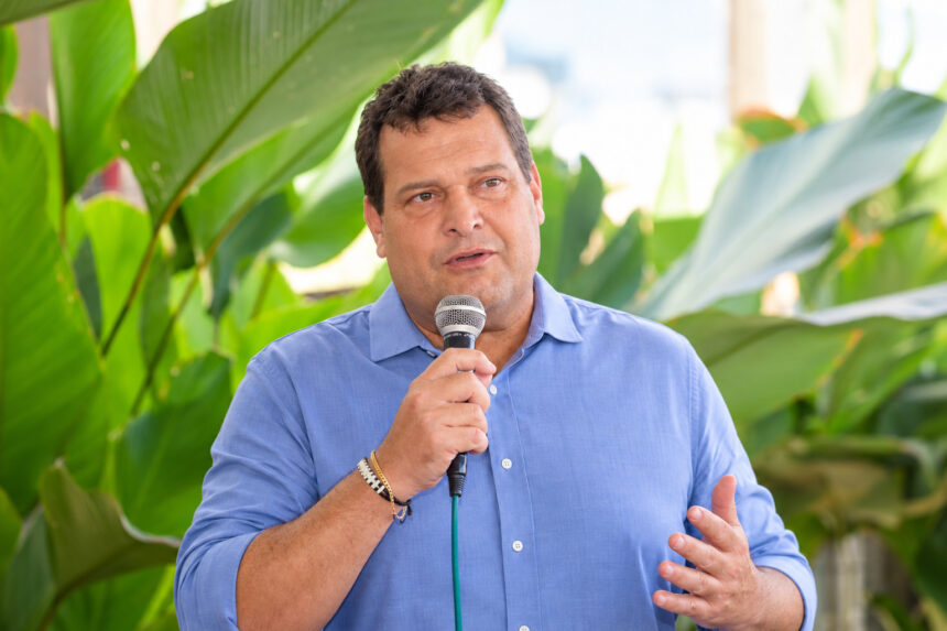 O médico e candidato a deputado federal Cláudio Mitidieri durante evento