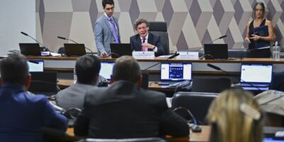 Comissão adia votação que zera imposto em compras de até US$ 50