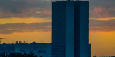 Comissão vota fim da taxa de 20% em compras de até US$ 50