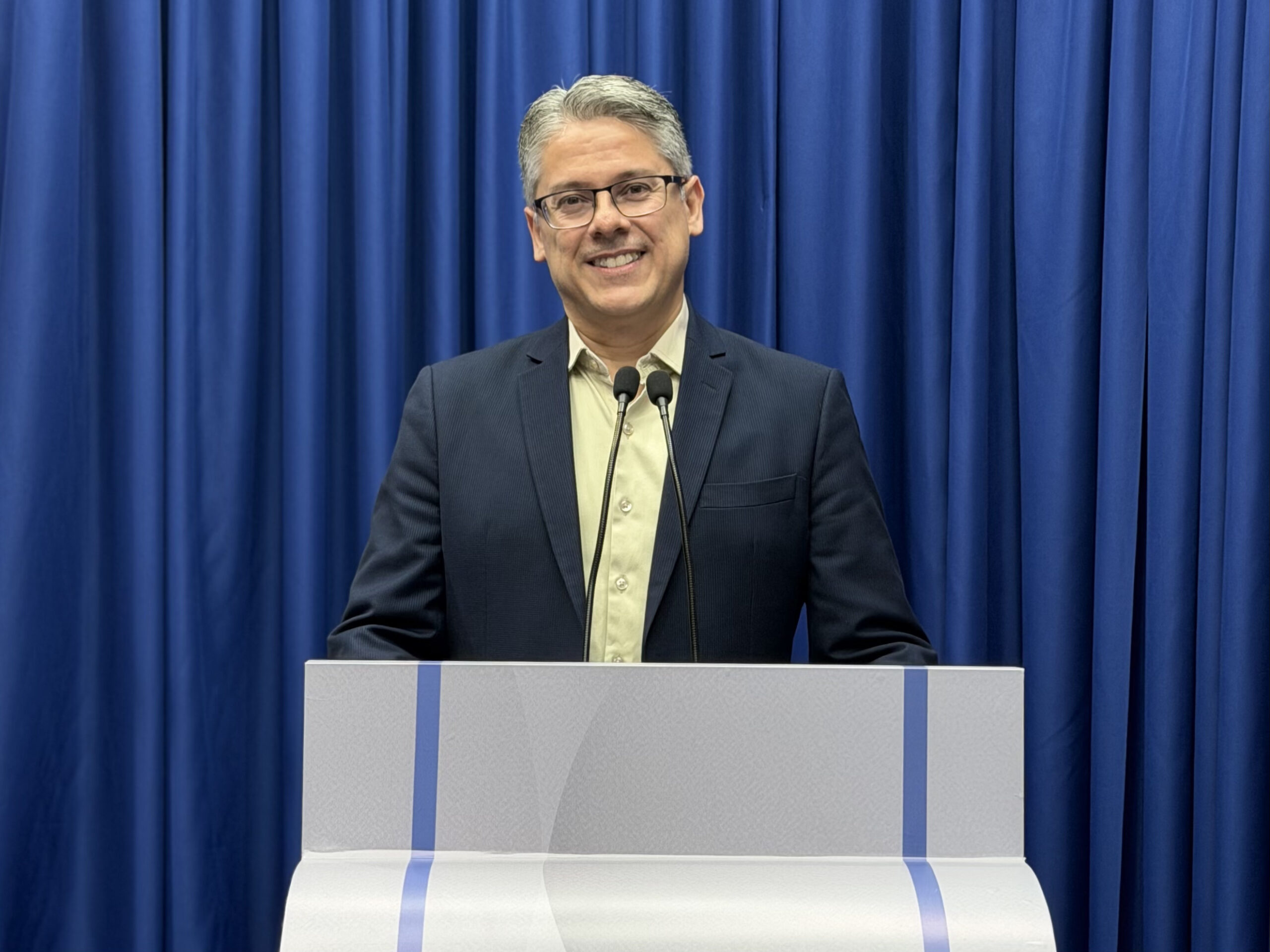 O senador Delegado Alessandro Vieira durante debate entre candidatos ao Senado