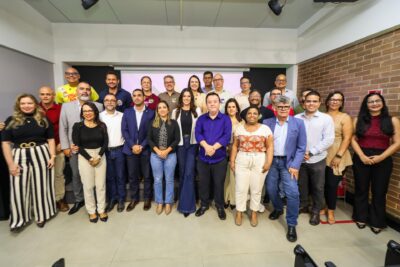 Senador Delegado Alessandro Vieira com delegados durante encontro da Adepol-SE
