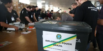 Eleições de 2026 terão 918 mil brasileiros aptos a votar no exterior