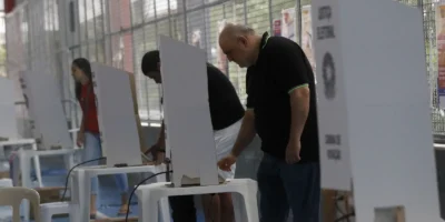 Eleitor deve entregar celular desligado antes de votar neste domingo