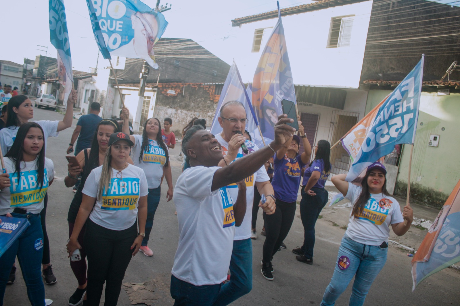 São Carlos conecta duas das maiores bases eleitorais de Fábio Henrique 3 Bandeiras da campanha nas ruas do São Carlos, em Aracaju
