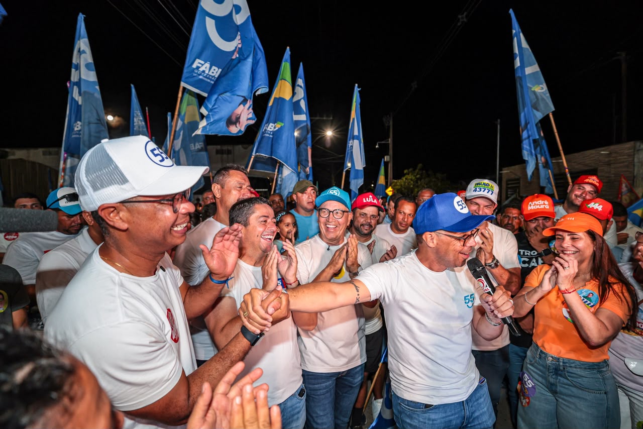 Fábio Mitidieri cita Caminho de Santa Dulce dos Pobres em São Cristóvão 3 Público acompanha a passagem de Fábio Mitidieri por São Cristóvão