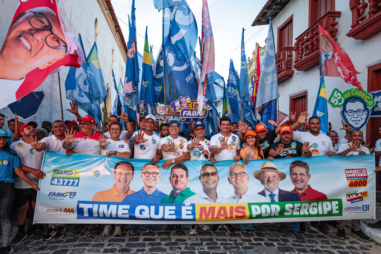 Fábio Mitidieri cita Caminho de Santa Dulce dos Pobres em São Cristóvão 5 Faixa da coligação abre o percurso da caminhada em São Cristóvão