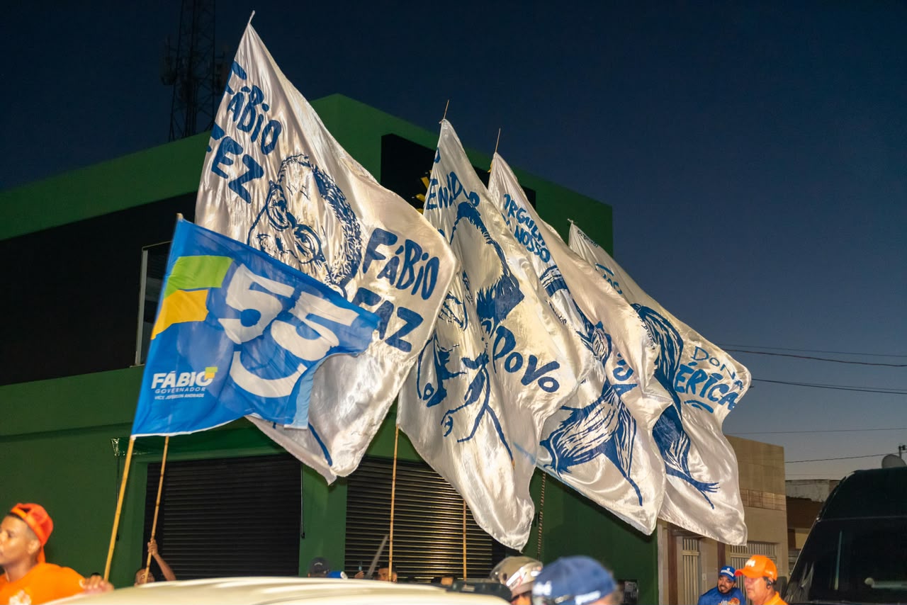 Fábio Mitidieri apresenta obras de Itabaiana durante carreata no município 3 Bandeiras tomam a rua durante a passagem da carreata