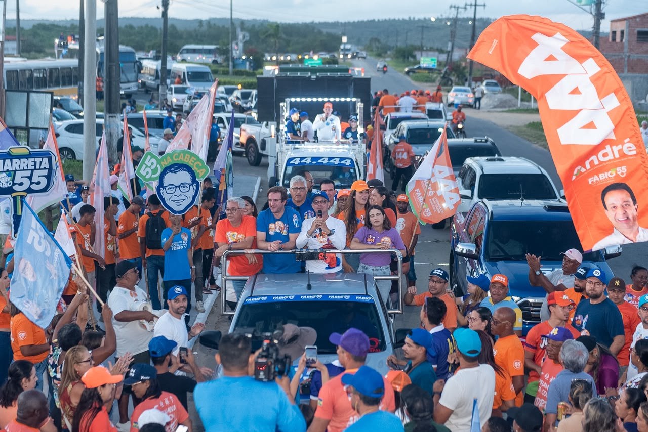 Fábio Mitidieri cita reativação do estaleiro de Porto das Redes em carreata 4 Encerramento da carreata em Pirambu