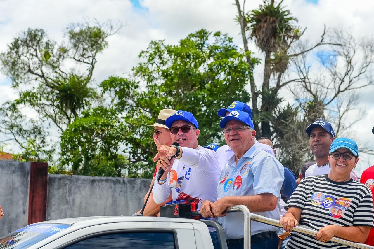 Fábio Mitidieri cita reativação do estaleiro de Porto das Redes em carreata 8 Fábio Mitidieri é recebido por moradores em Maruim