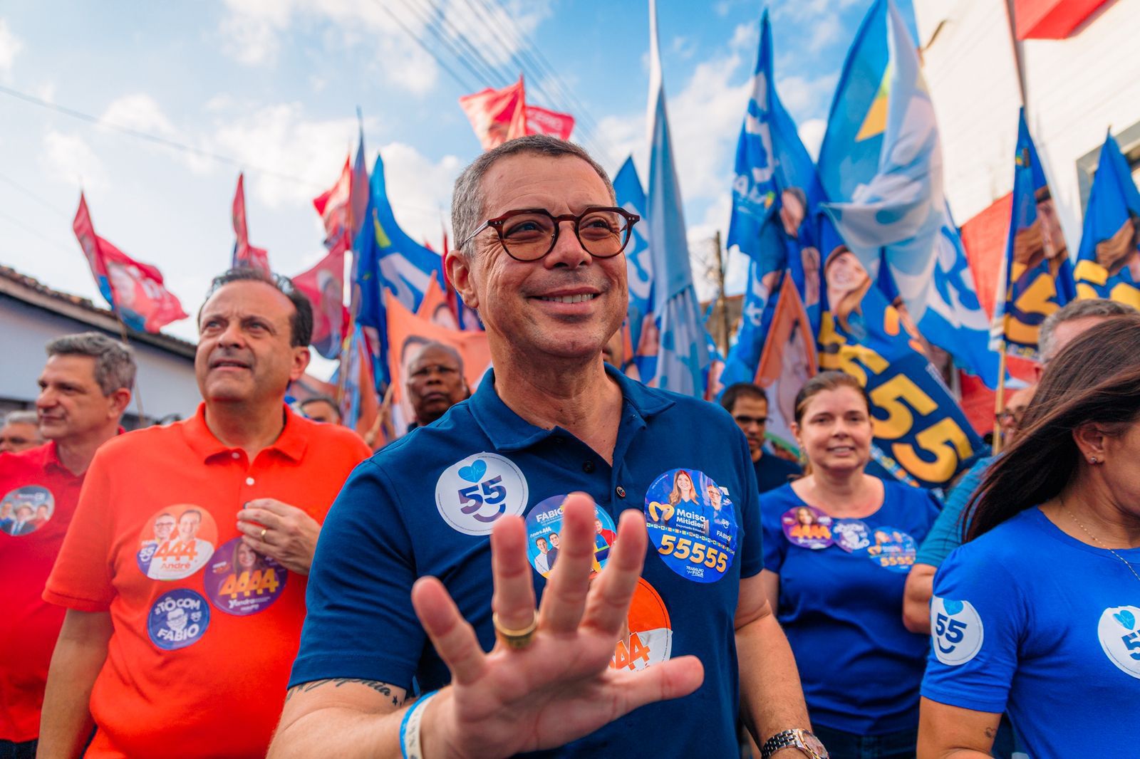 Fábio leva carreata a Itabaianinha, Tobias Barreto, Riachão do Dantas e Boquim 3 Governador Fábio Mitidieri durante carreata em Sergipe