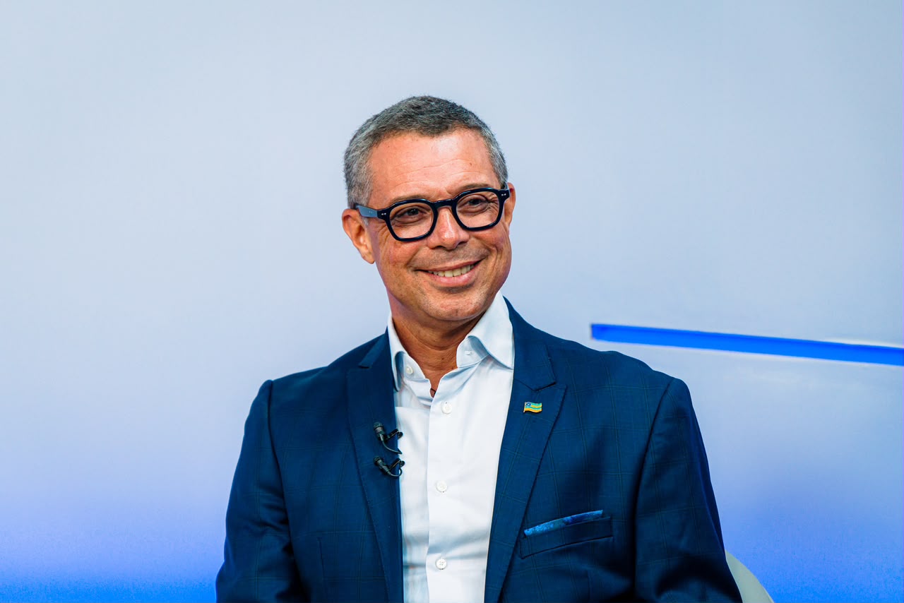 O governador e candidato à reeleição Fábio Mitidieri durante entrevista em estúdio