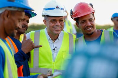 O governador Fábio Mitidieri em agenda de emprego e turismo em Sergipe
