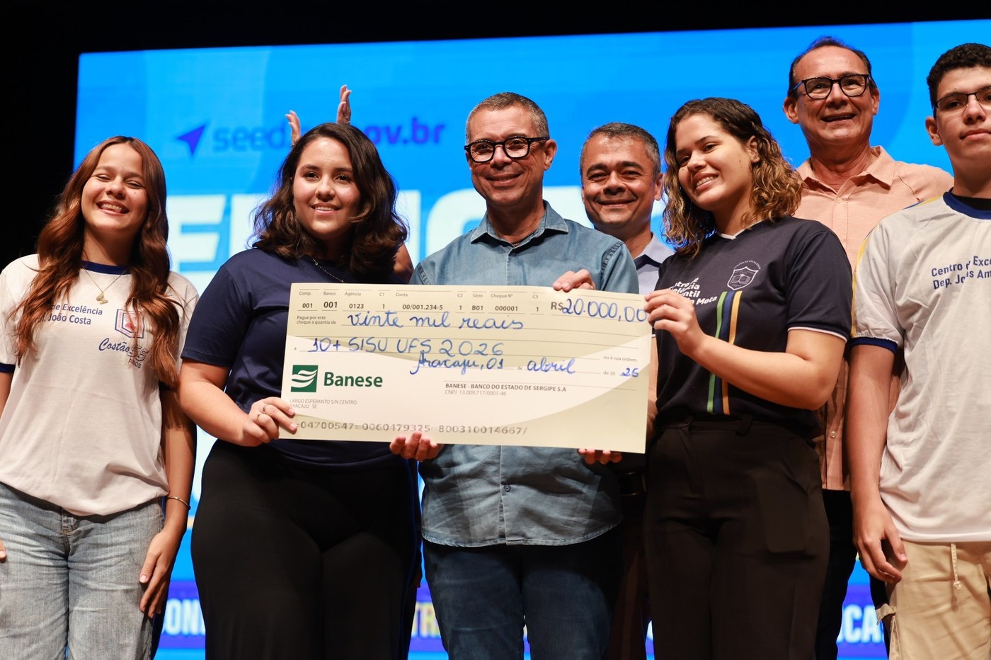 O que Fábio Mitidieri fez pelos professores da rede estadual de Sergipe 2 Professores e estudantes recebem premiação do programa Nota 10